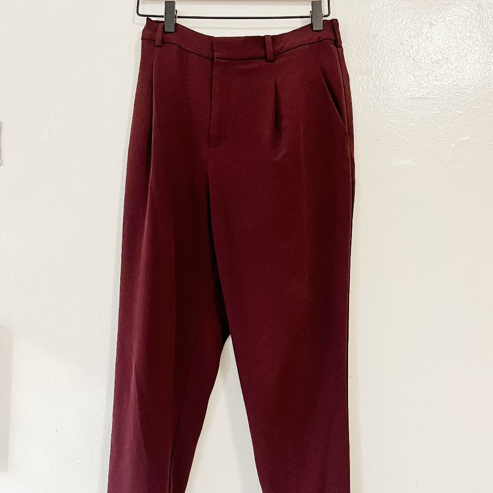 Uniqlo Women's Burgundy Tapered Jogger Pants - Pleated Front - Size Small